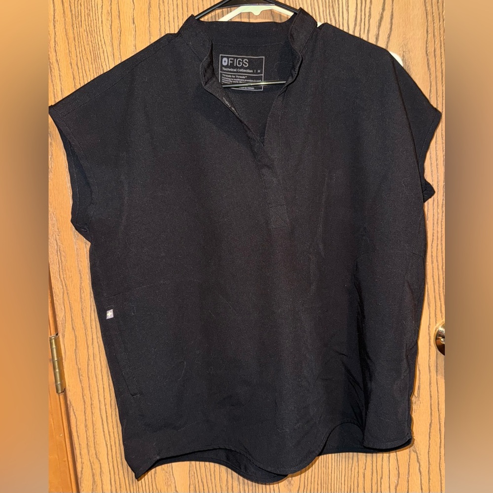 Figs oversized scrub top, black, size M